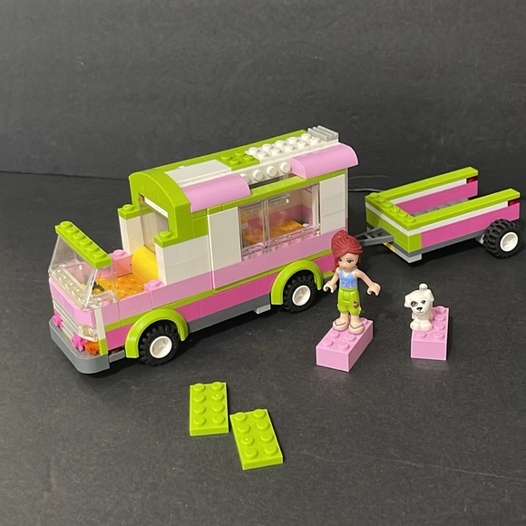 LEGO AND FRIENDS ADVENTURE CAMPER AND CAR - Picture 2 of 9